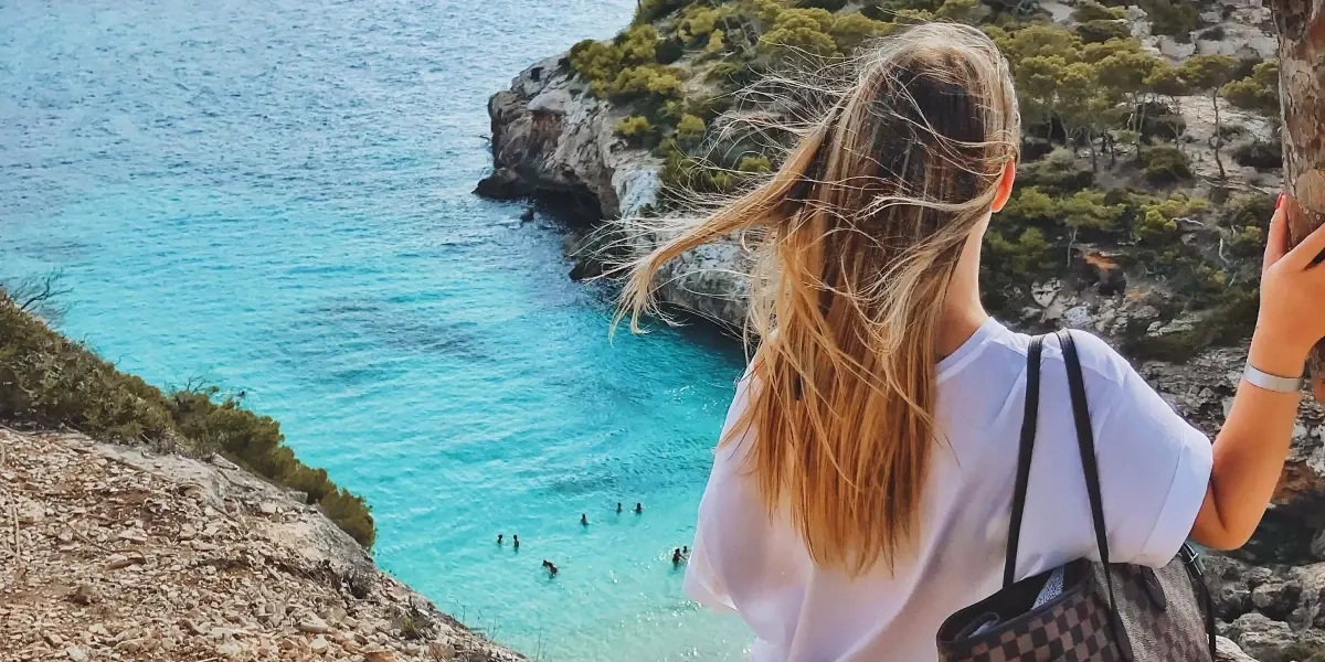 Beskyt håret mod sommerens sol, vand og salt – 8 gode råd